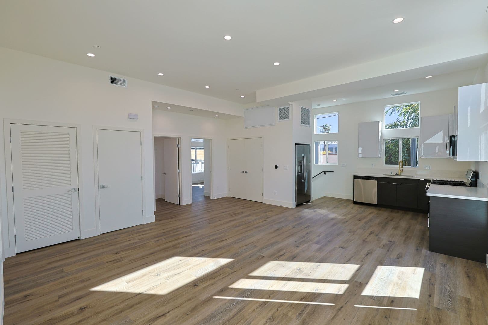 Los Angeles Apartment: 2616 Wellington Rd