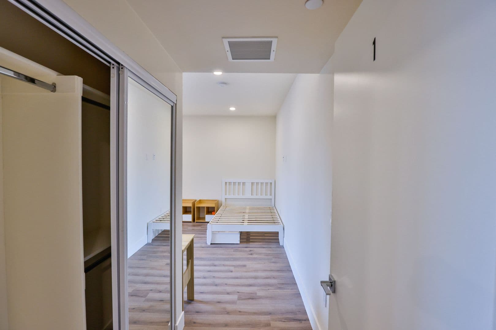 Los Angeles Apartment: 1164 W 37th Pl