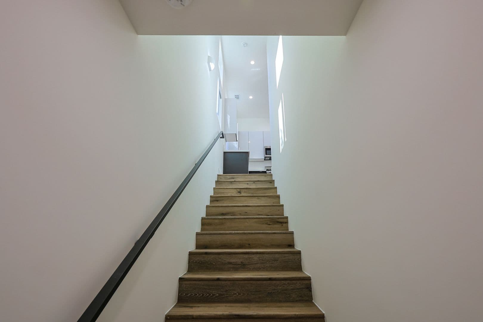 Los Angeles Apartment: 2616 Wellington Rd