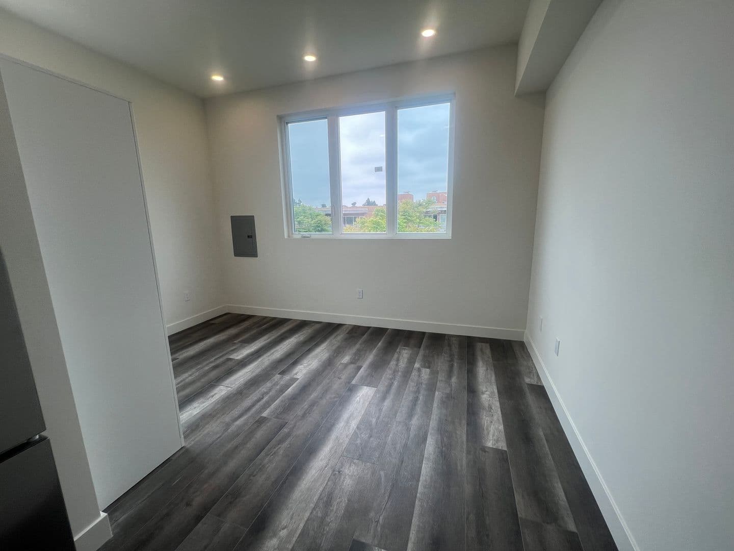 Los Angeles Apartment: 1010 E 25th Street
