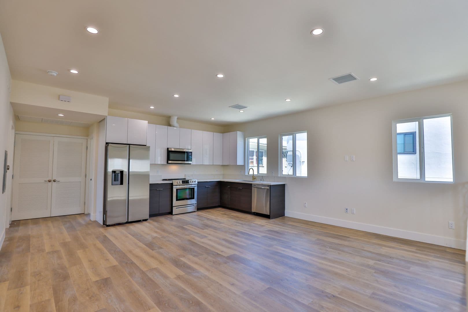 Los Angeles Apartment: 5536 Lexington Ave