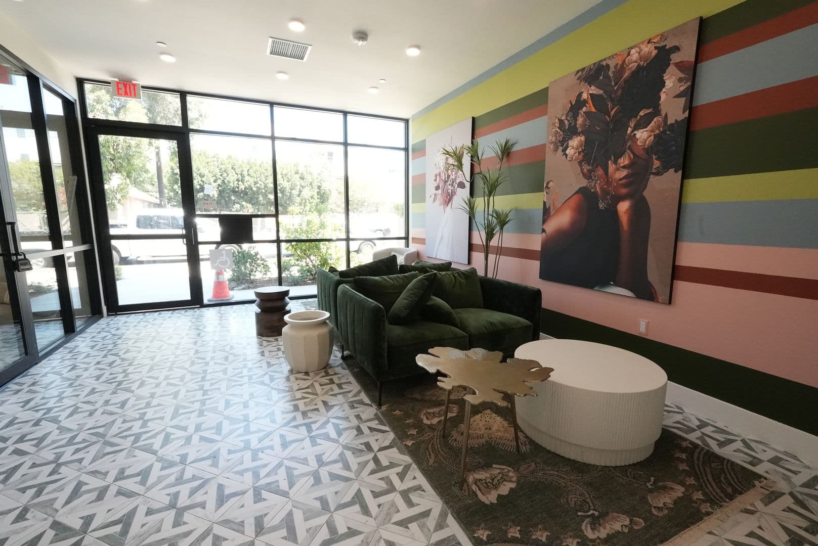 Los Angeles Apartment: 1192 W 35th St