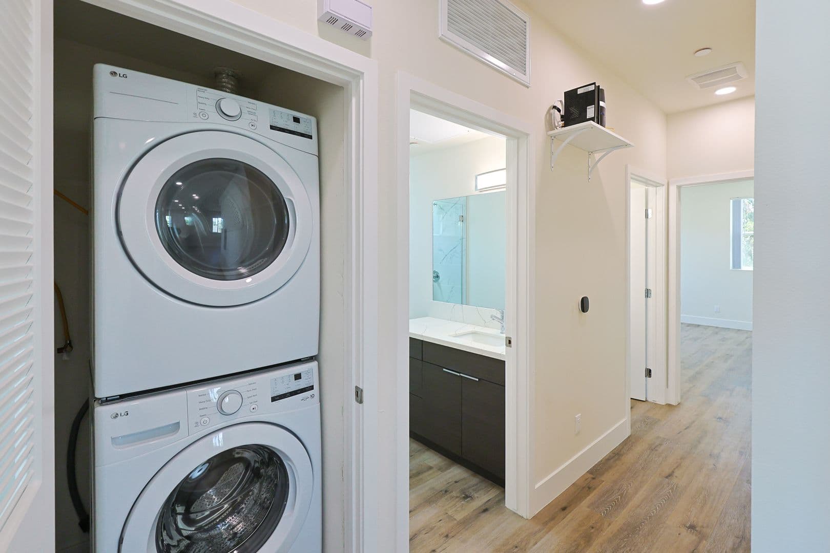 Los Angeles Apartment: 1189 W 37th Pl