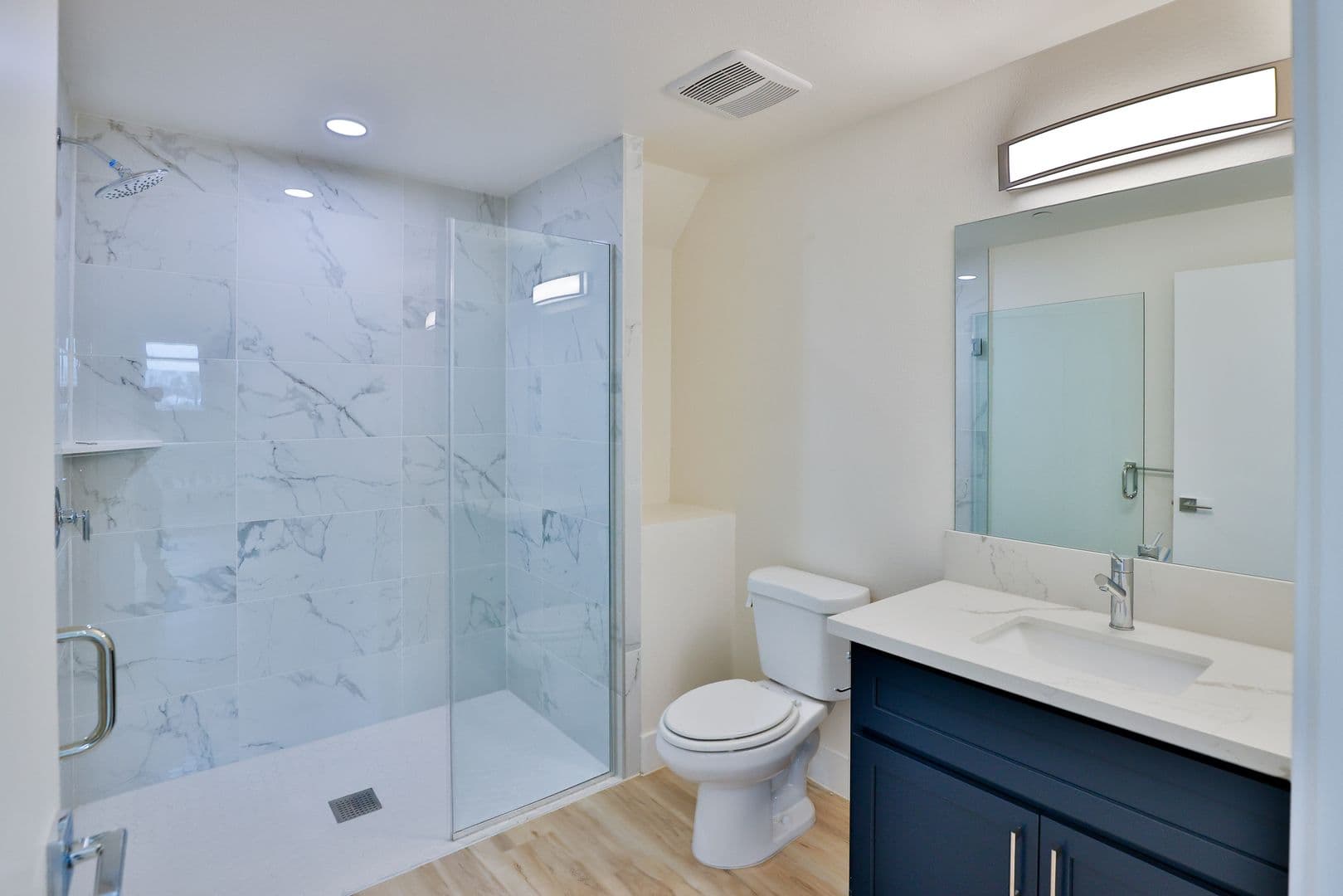Los Angeles Apartment: 1421 W Adams Blvd