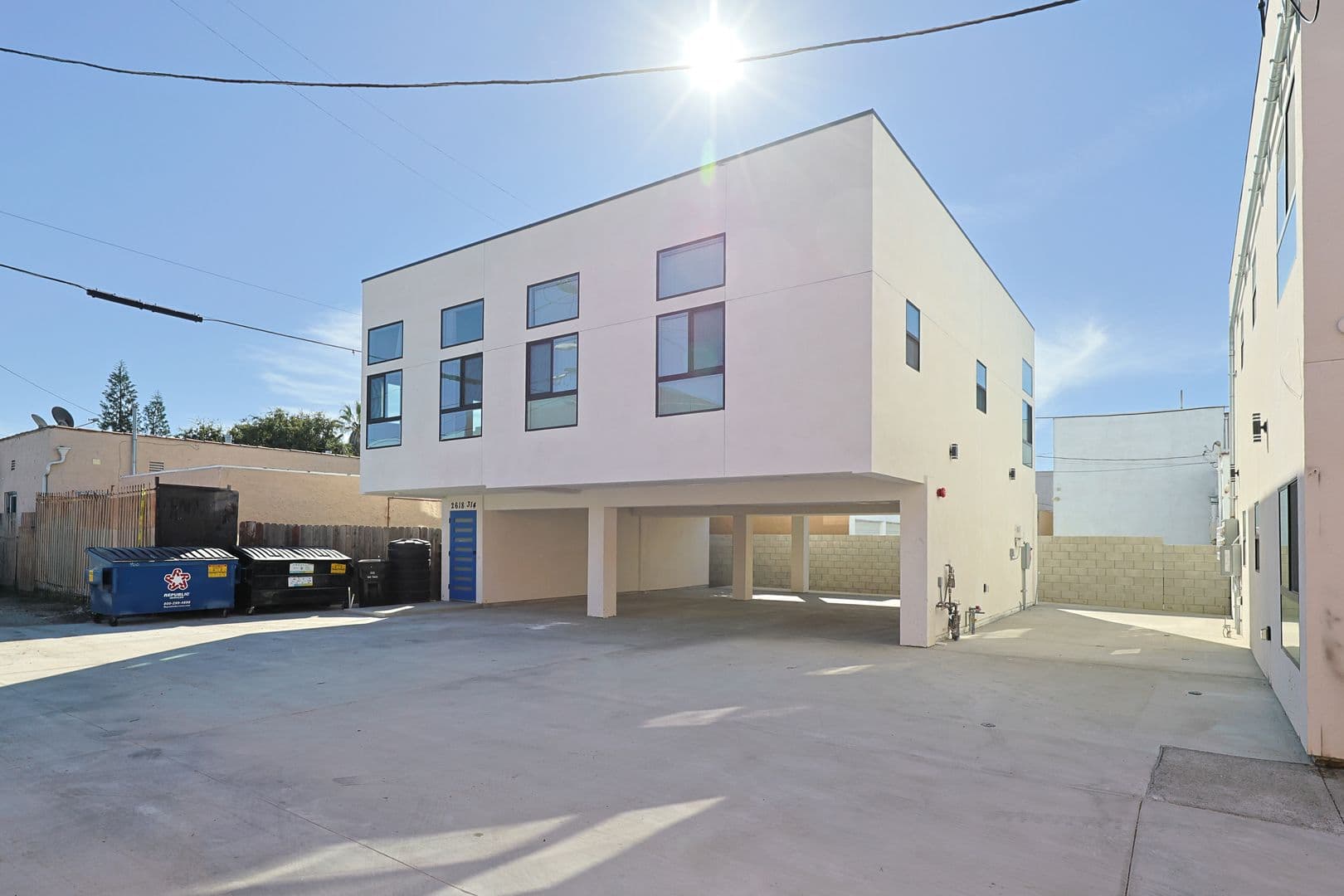 Los Angeles Apartment: 2616 Wellington Rd