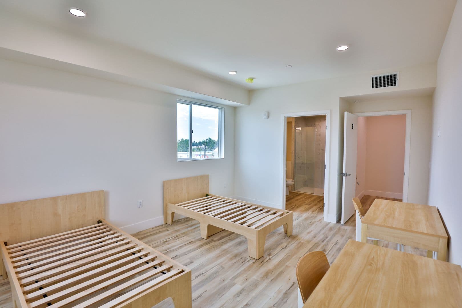 Los Angeles Apartment: 1421 W Adams Blvd