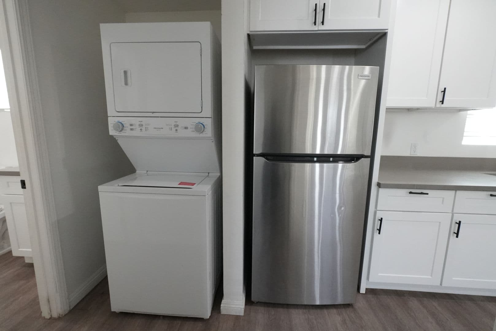 Los Angeles Apartment: 668 W 28th St