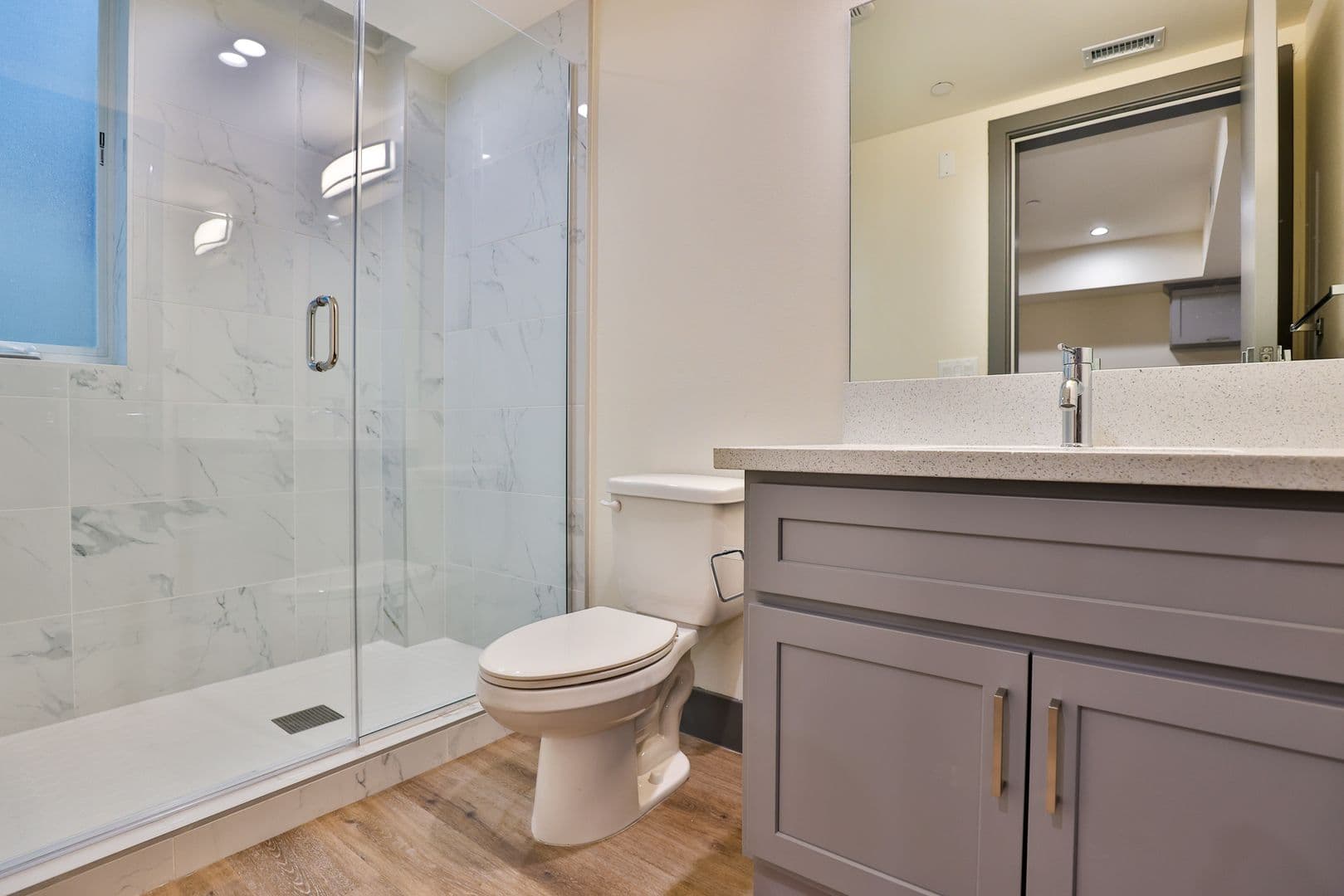Los Angeles Apartment: 1180 W 37th Pl