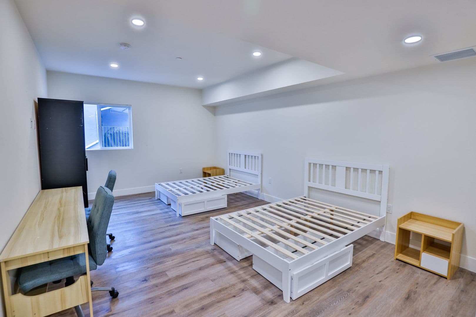 Los Angeles Apartment: 1164 W 37th Pl