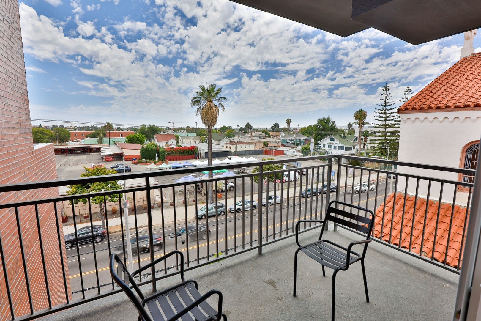 Los Angeles Apartment: 1421 W Adams Blvd