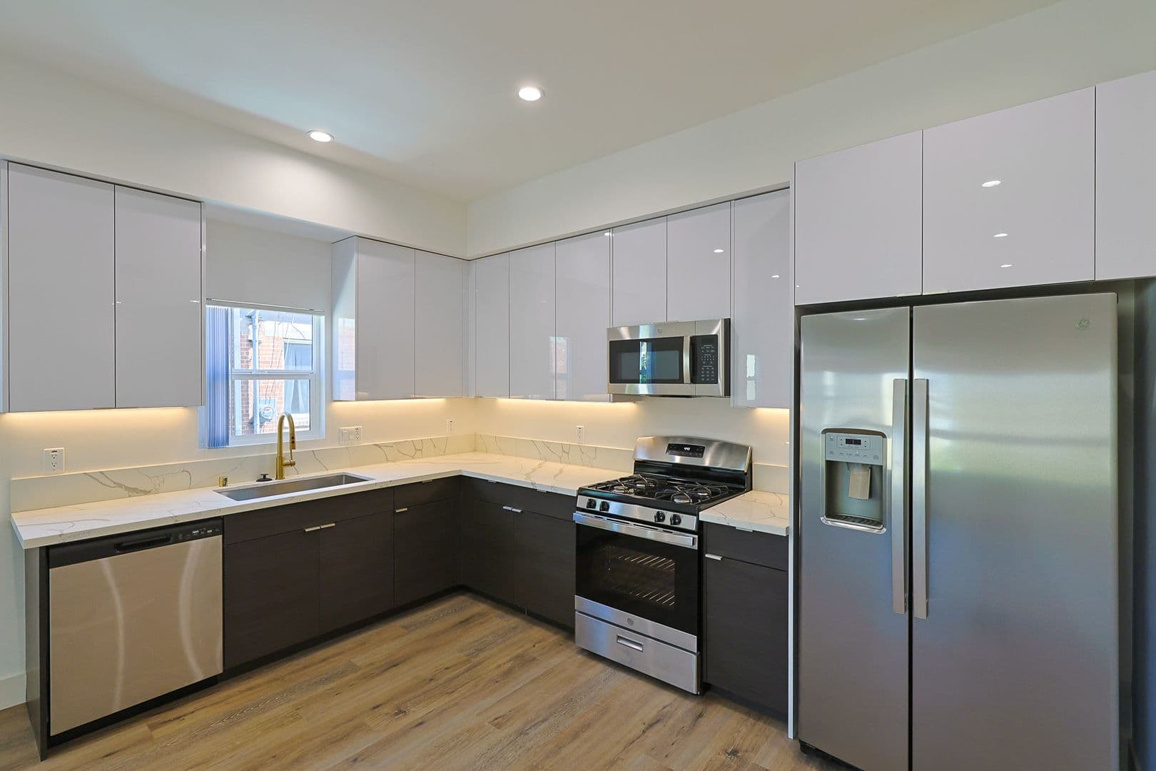 Los Angeles Apartment: 2616 Wellington Rd