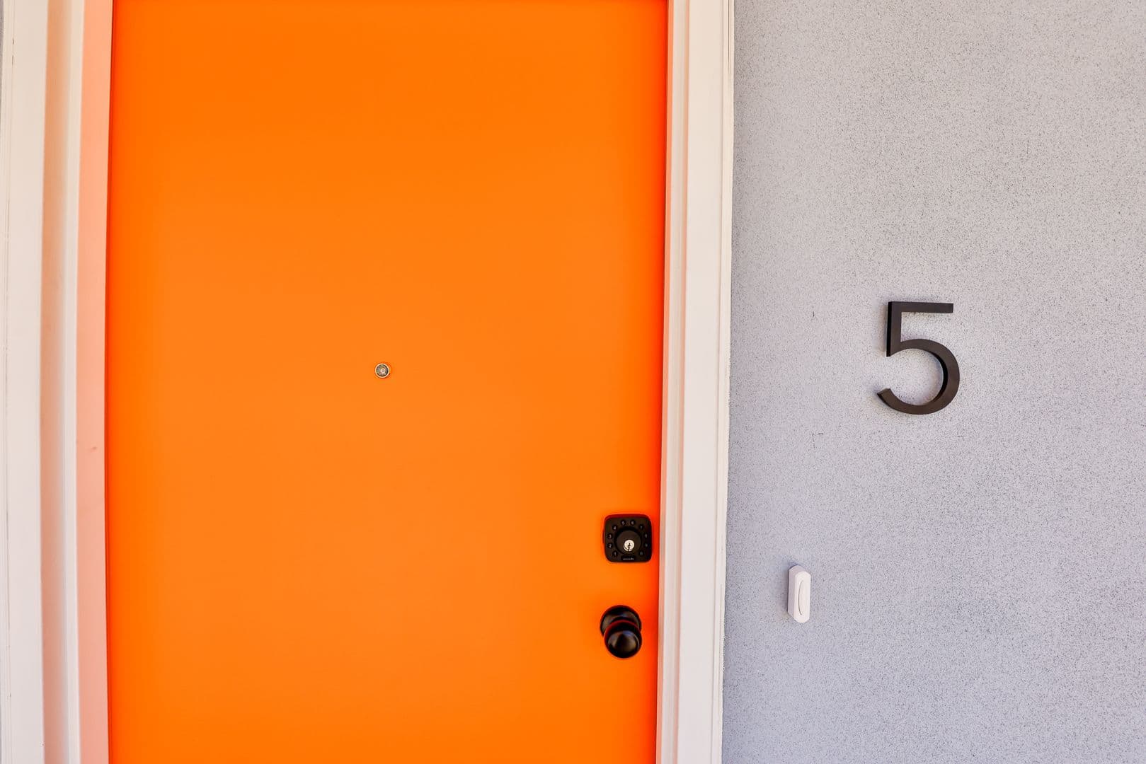 Los Angeles Apartment: 1118 W 37th Dr