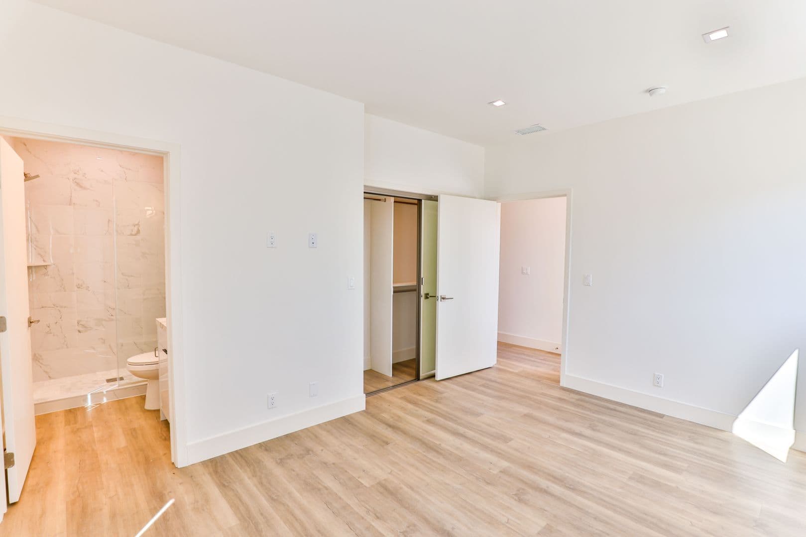 Los Angeles Apartment: 5536 Lexington Ave