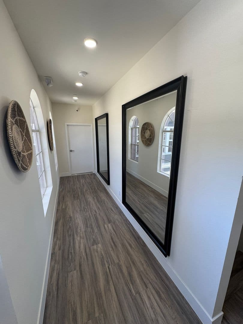 Los Angeles Apartment: 1310 S Gramercy Pl