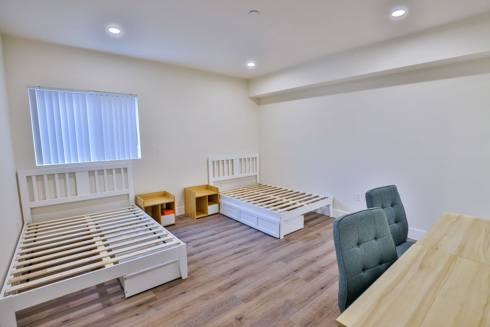 Los Angeles Apartment: 1164 W 37th Pl