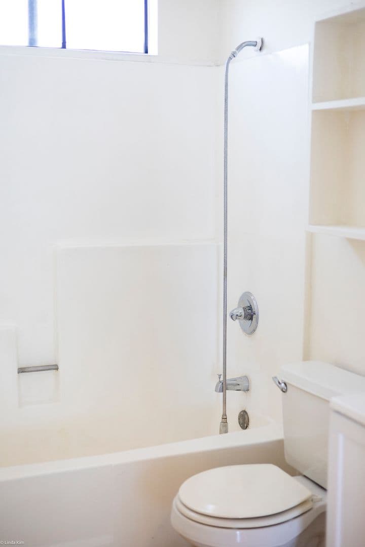 Los Angeles Apartment: 1881 Jefferson Blvd