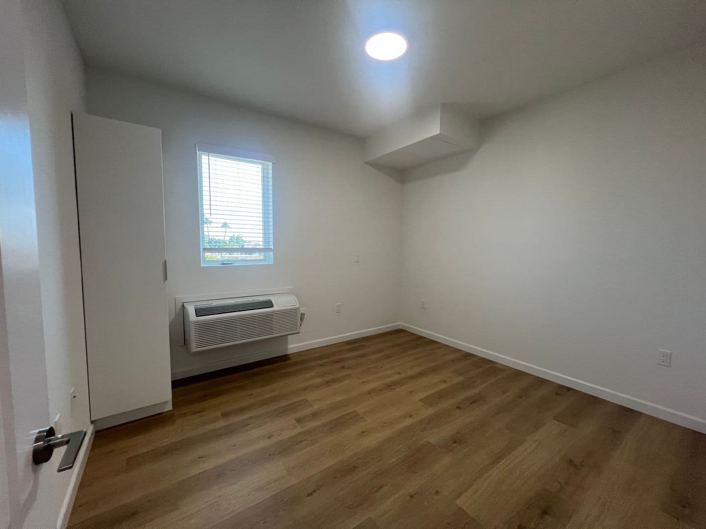 Los Angeles Apartment: 2900 S Orange Dr