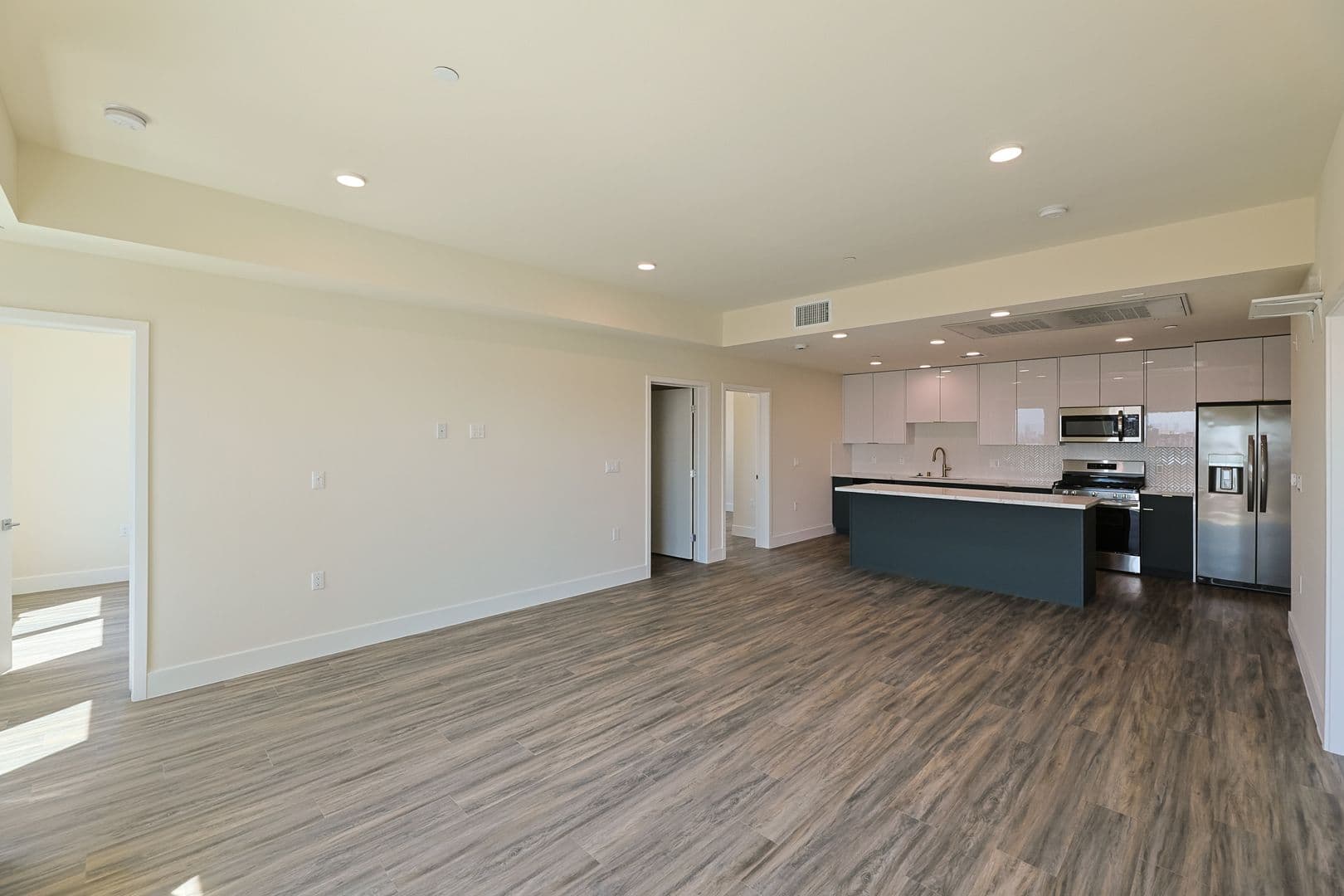 Los Angeles Apartment: 1037 Dewey Ave