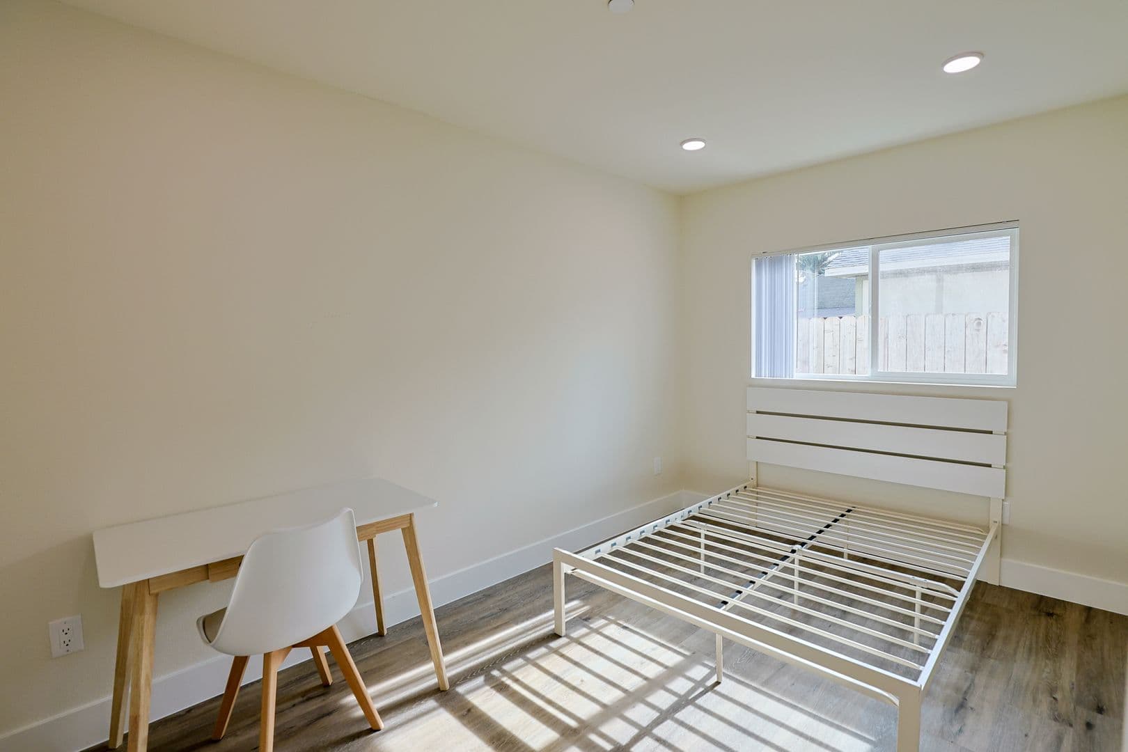 Los Angeles Apartment: 1422 W 29th St