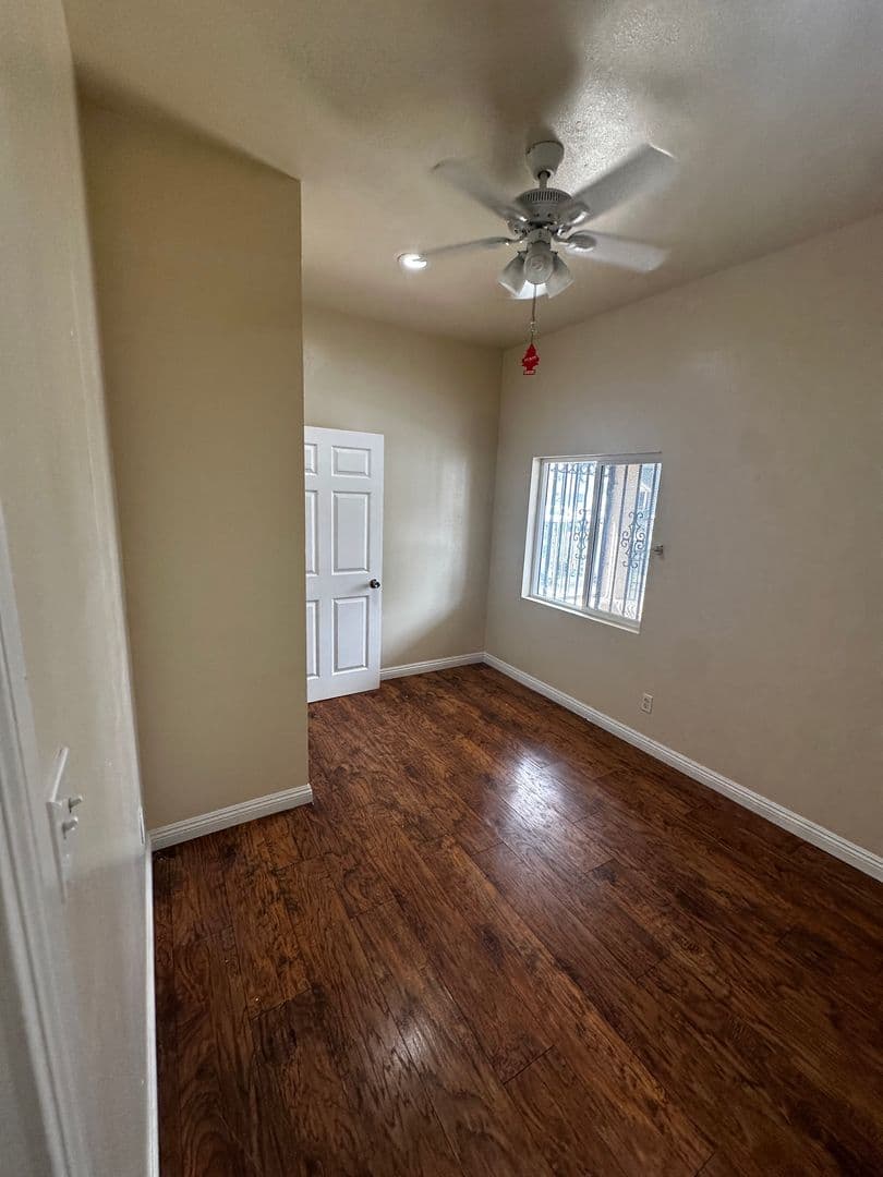 Los Angeles Apartment: 750 E 40th Pl