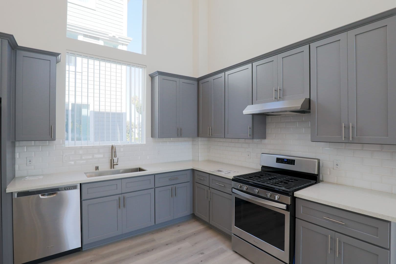 Los Angeles Apartment: 1180 W 37th Pl