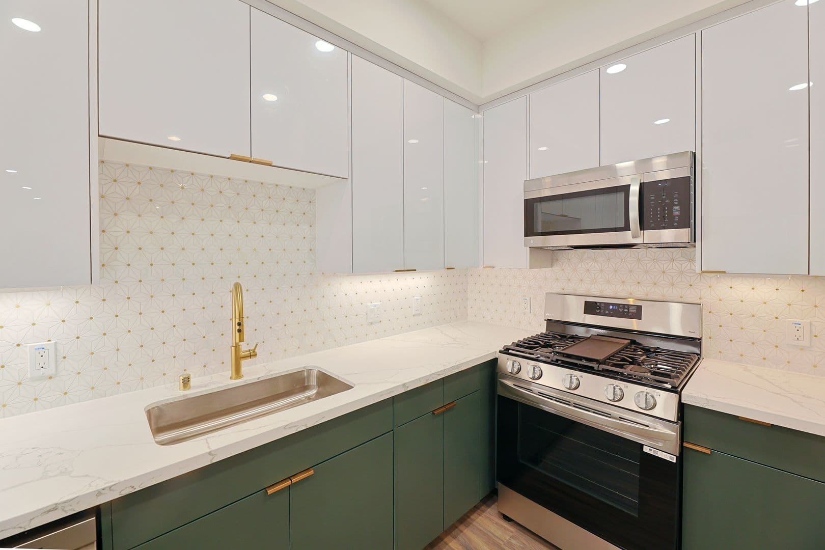 Los Angeles Apartment: 4000 Mont Clair St
