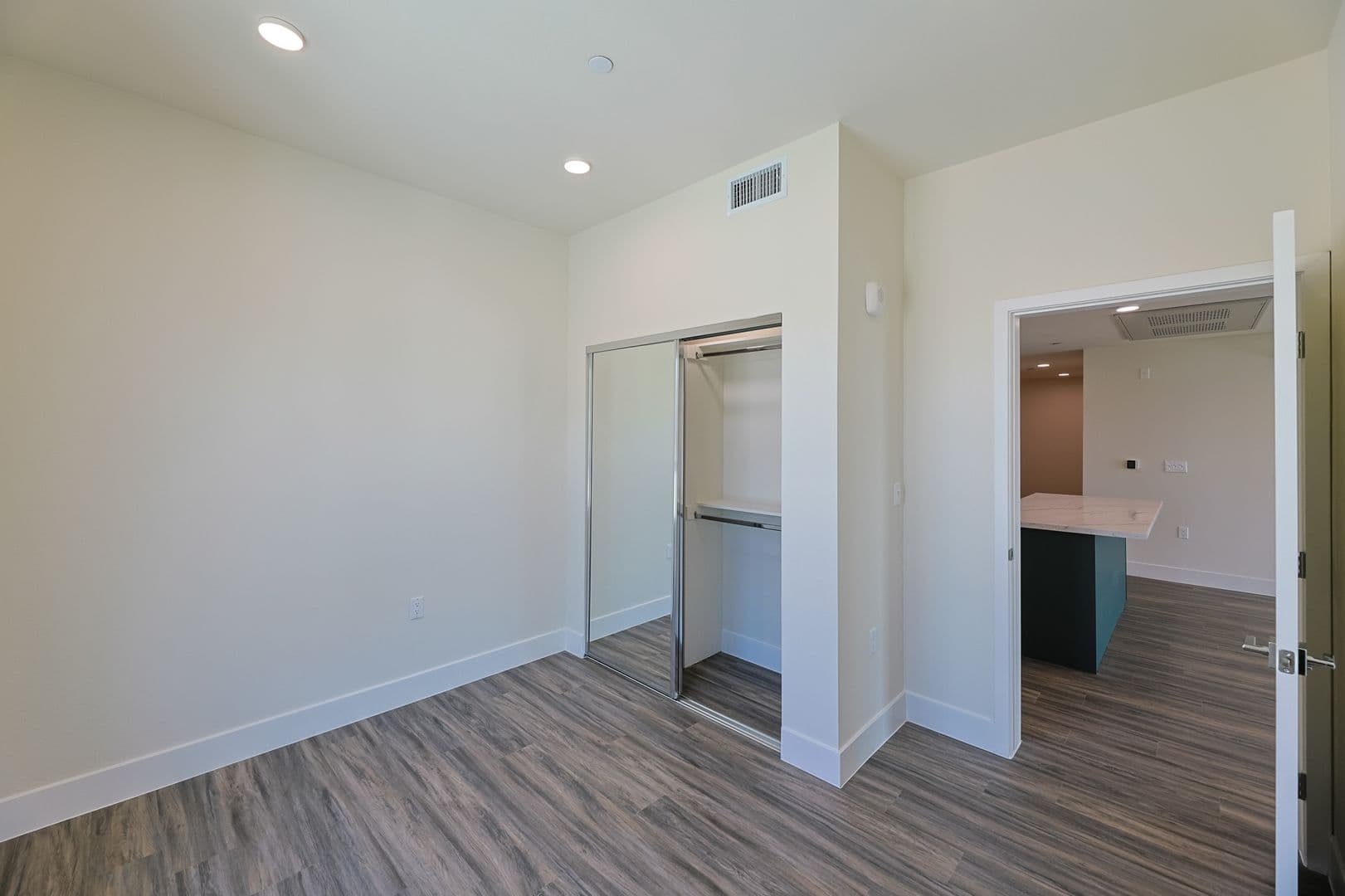Los Angeles Apartment: 1037 Dewey Ave