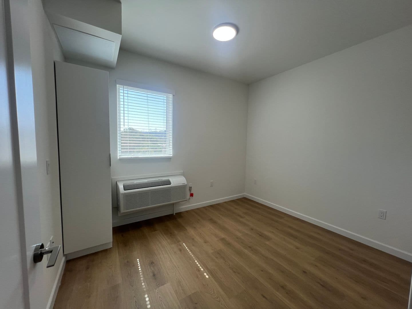 Los Angeles Apartment: 2900 S Orange Dr