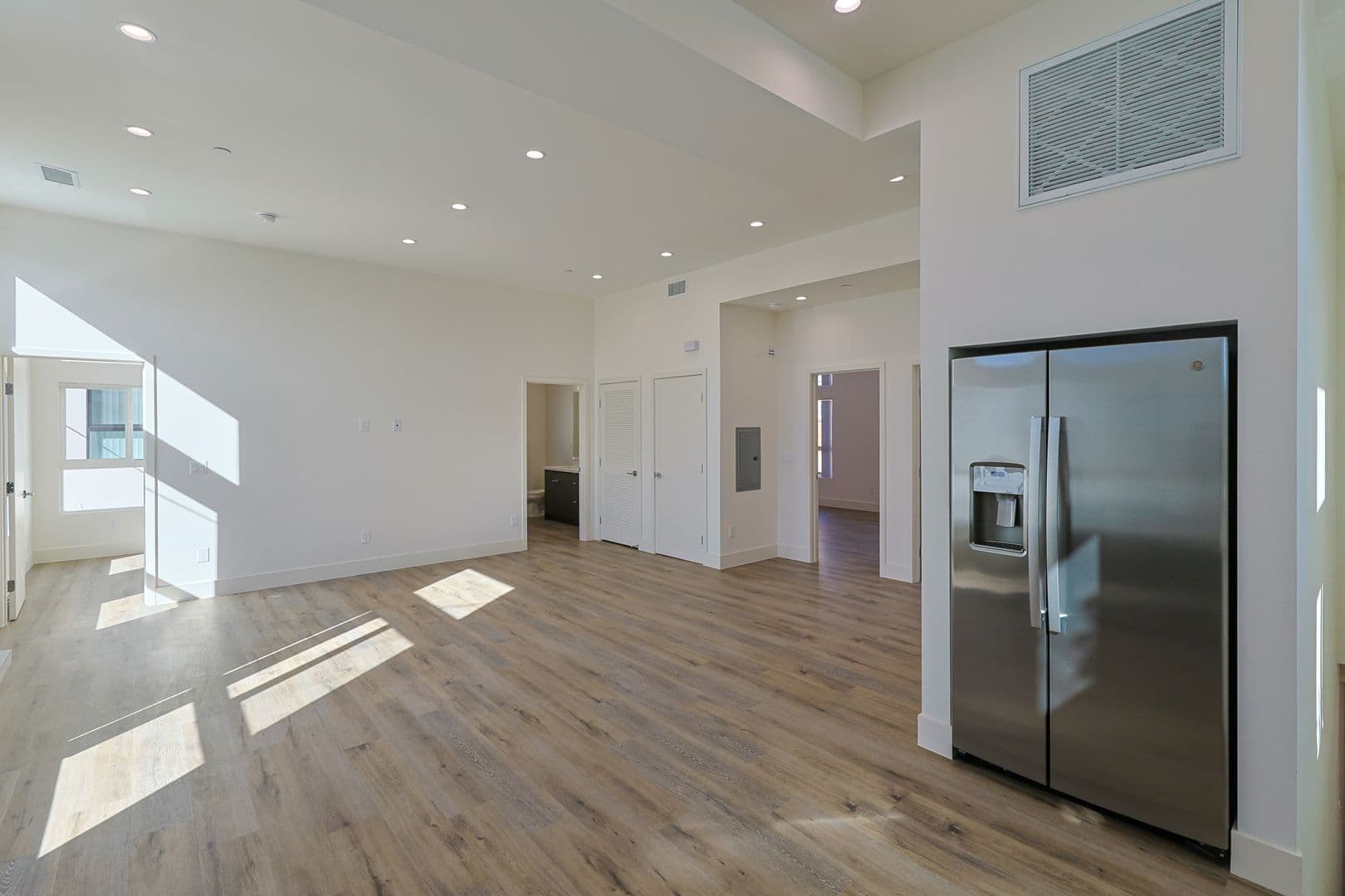 Los Angeles Apartment: 2616 Wellington Rd