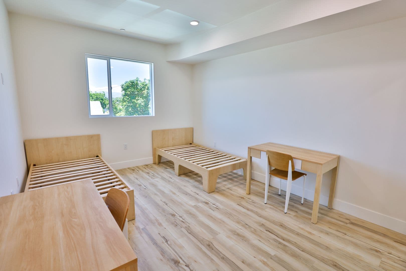 Los Angeles Apartment: 1421 W Adams Blvd