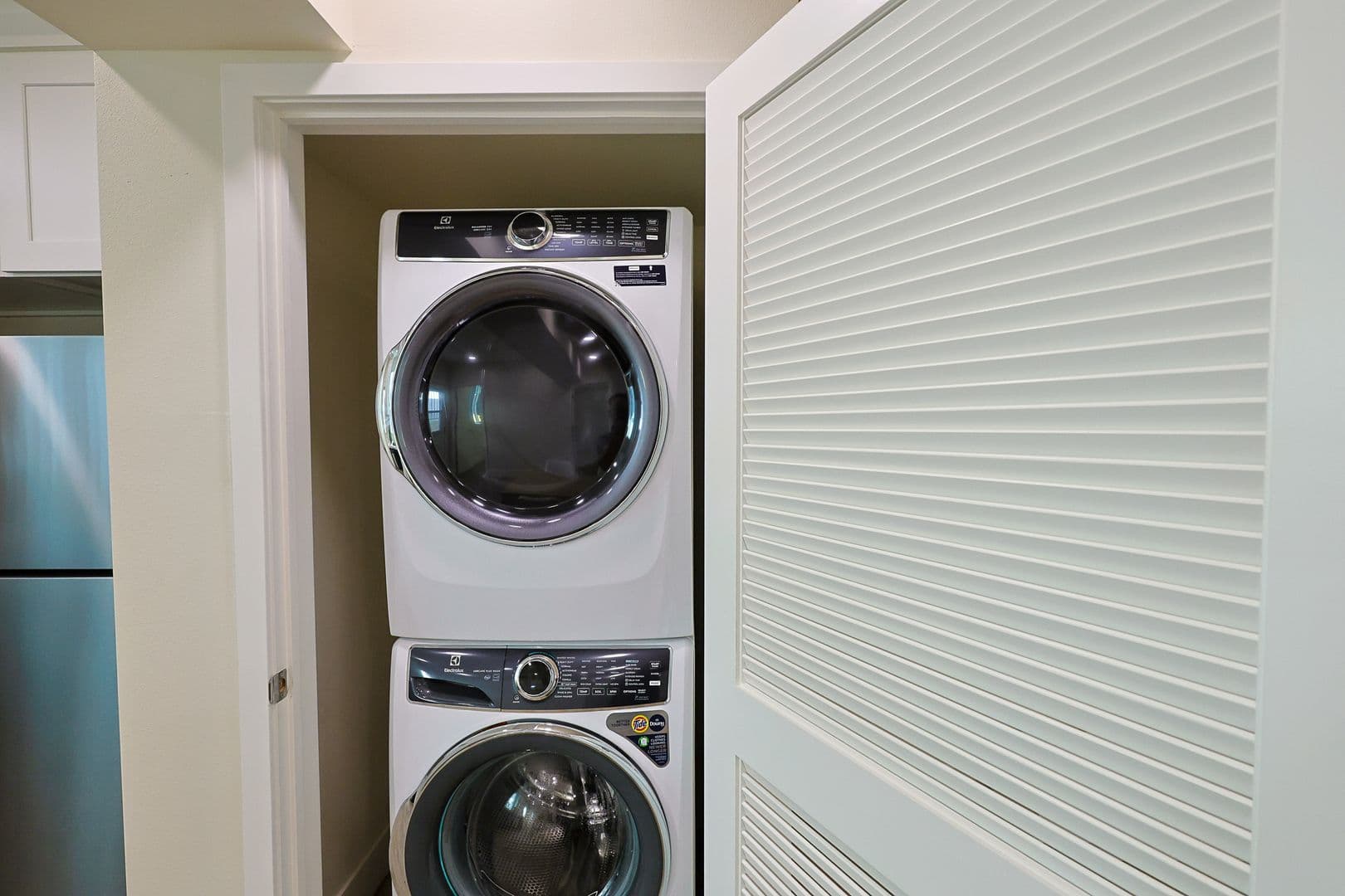 Los Angeles Apartment: 1118 W 37th Dr