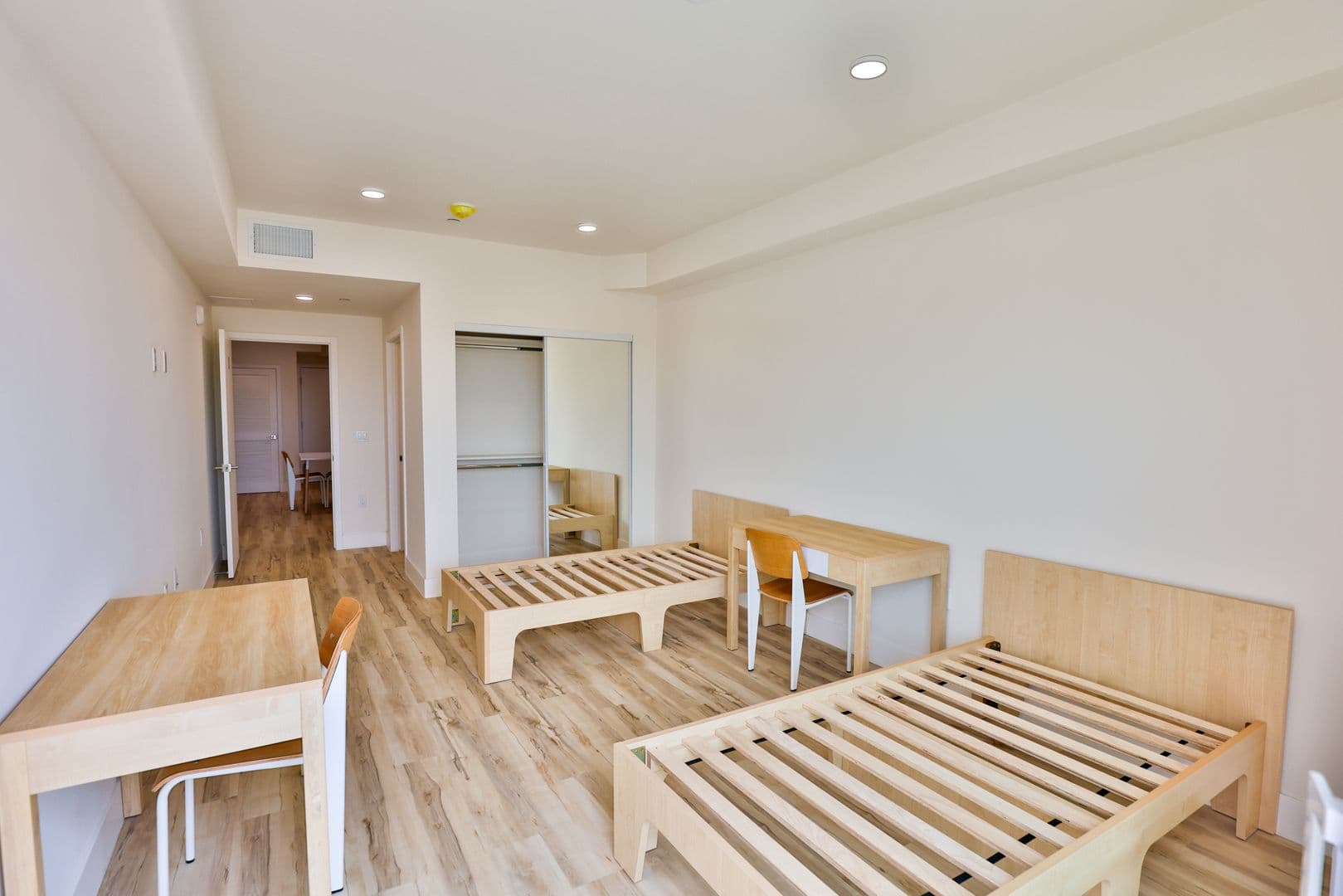 Los Angeles Apartment: 1421 W Adams Blvd