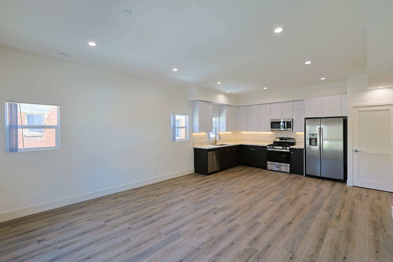 Los Angeles Apartment: 2616 Wellington Rd