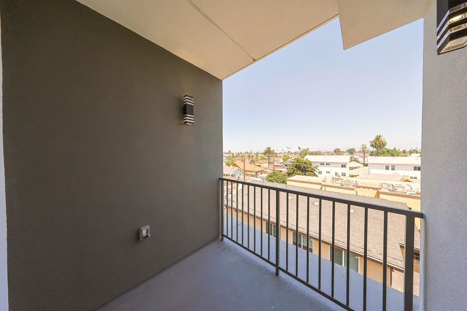 Los Angeles Apartment: 1317 W Jefferson Blvd