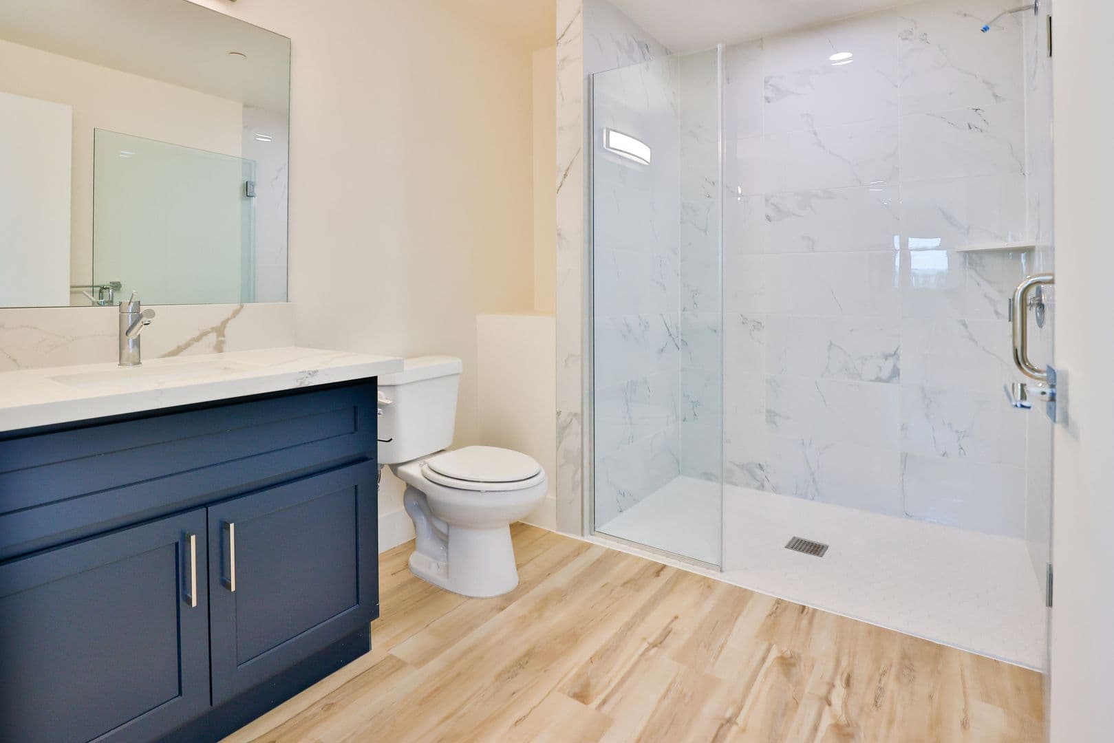 Los Angeles Apartment: 1421 W Adams Blvd