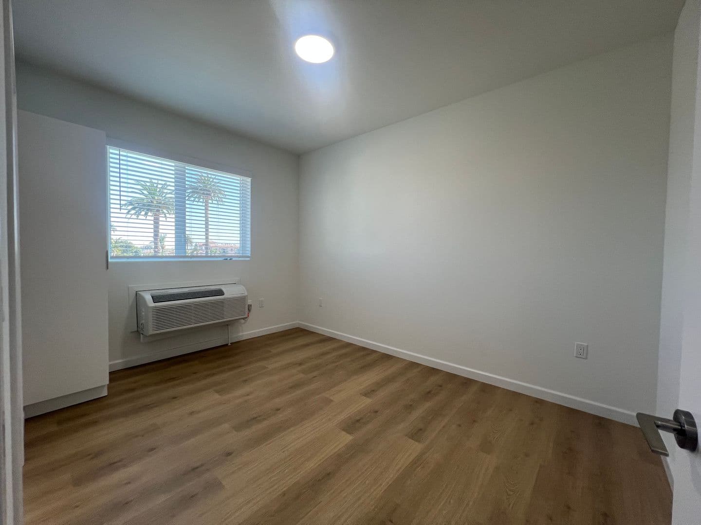 Los Angeles Apartment: 2900 S Orange Dr
