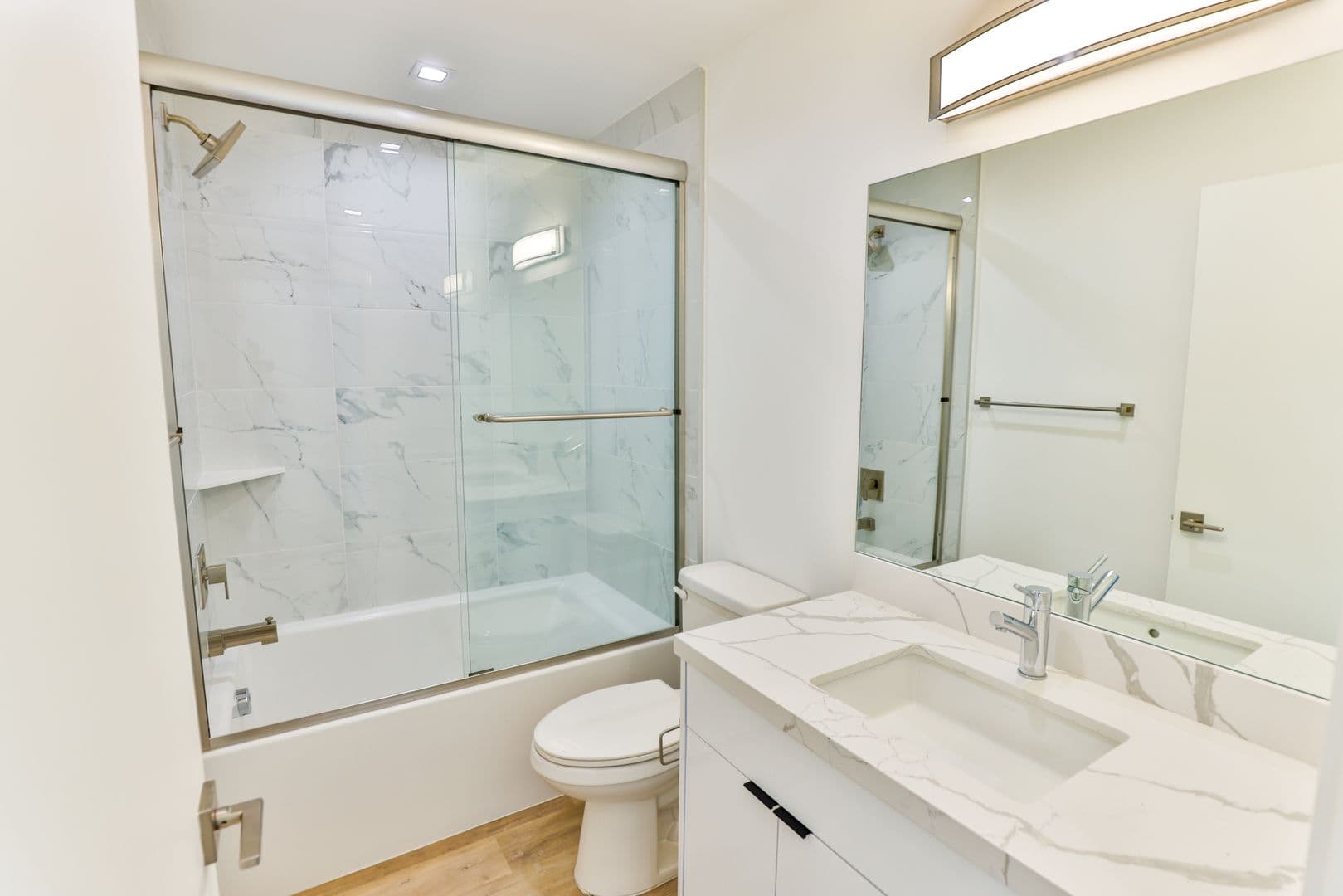Los Angeles Apartment: 5536 Lexington Ave
