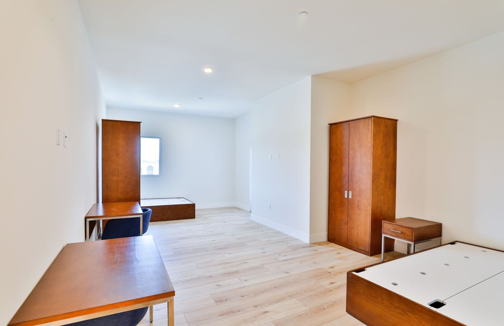 Los Angeles Apartment: 1073 Exposition Blvd