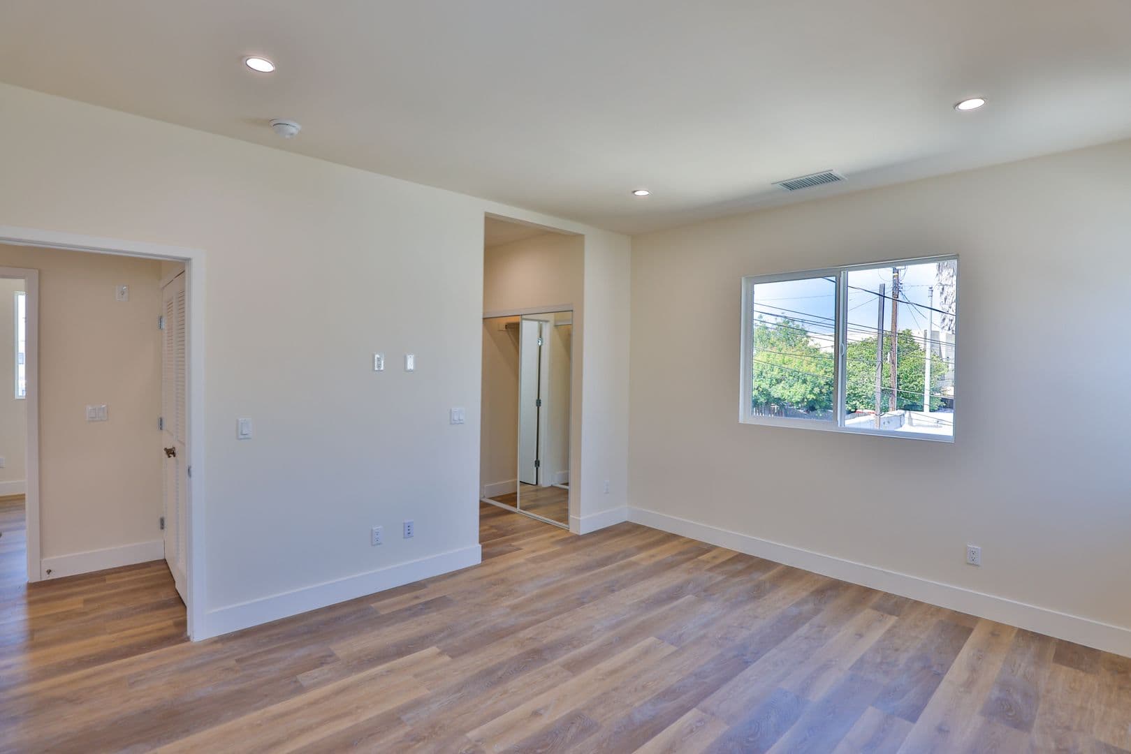 Los Angeles Apartment: 5536 Lexington Ave