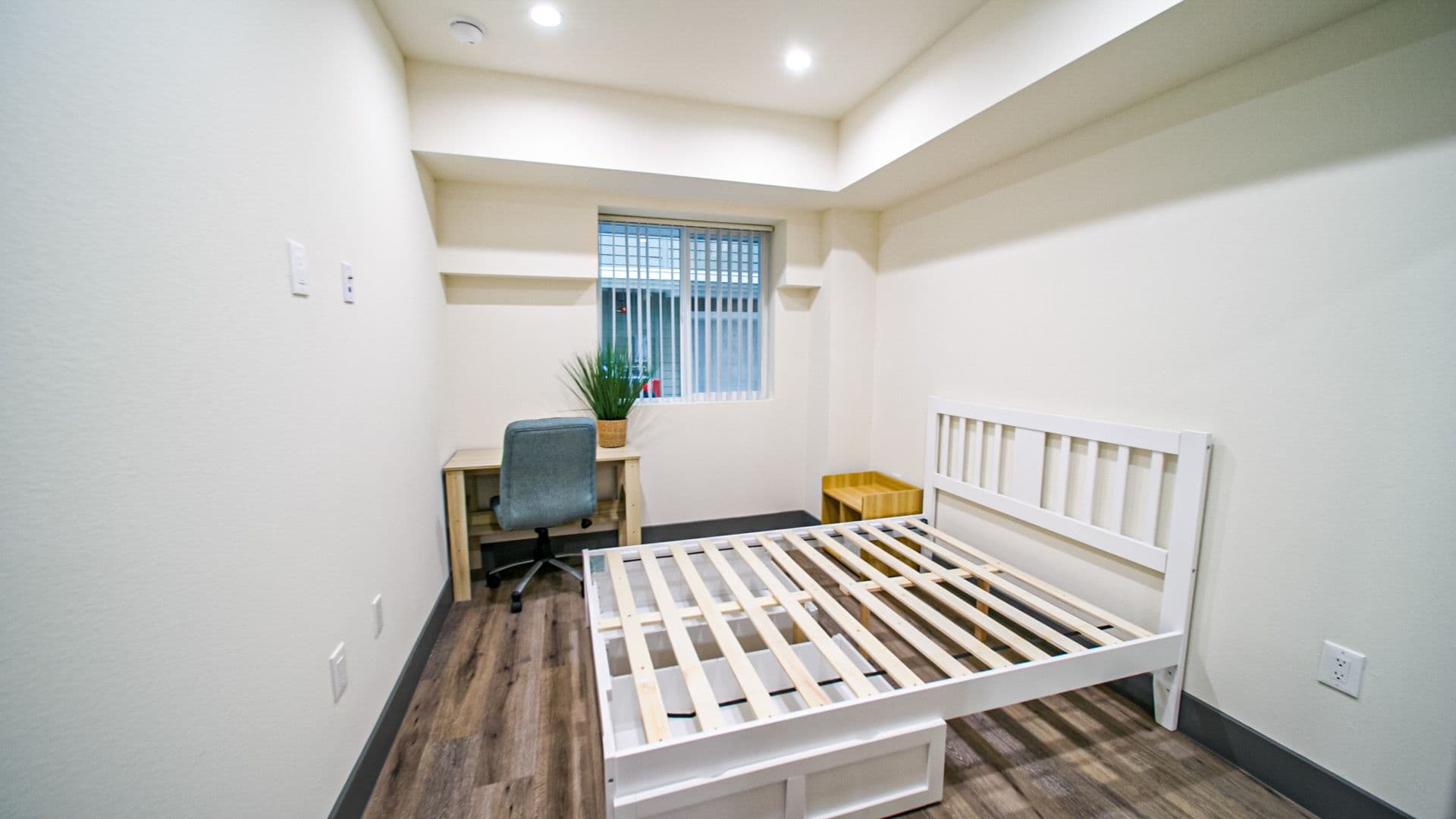 Los Angeles Apartment: 1180 W 37th Pl