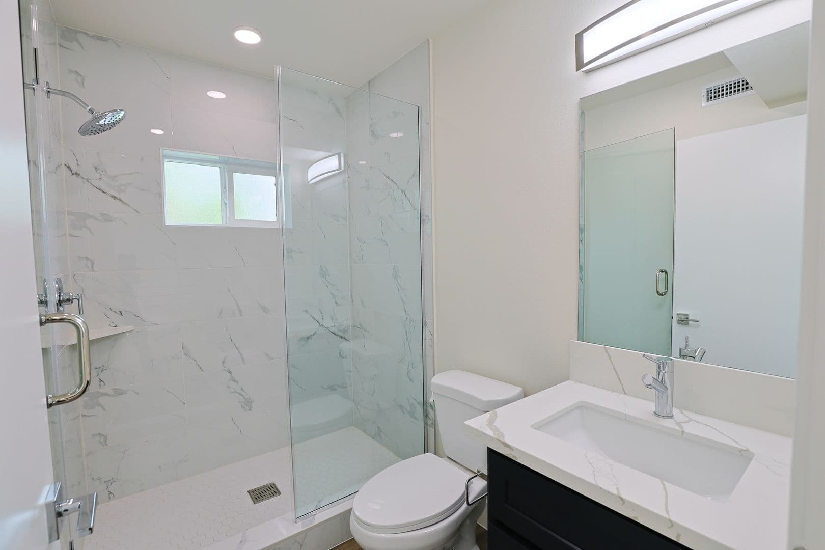 Los Angeles Apartment: 1422 W 29th St
