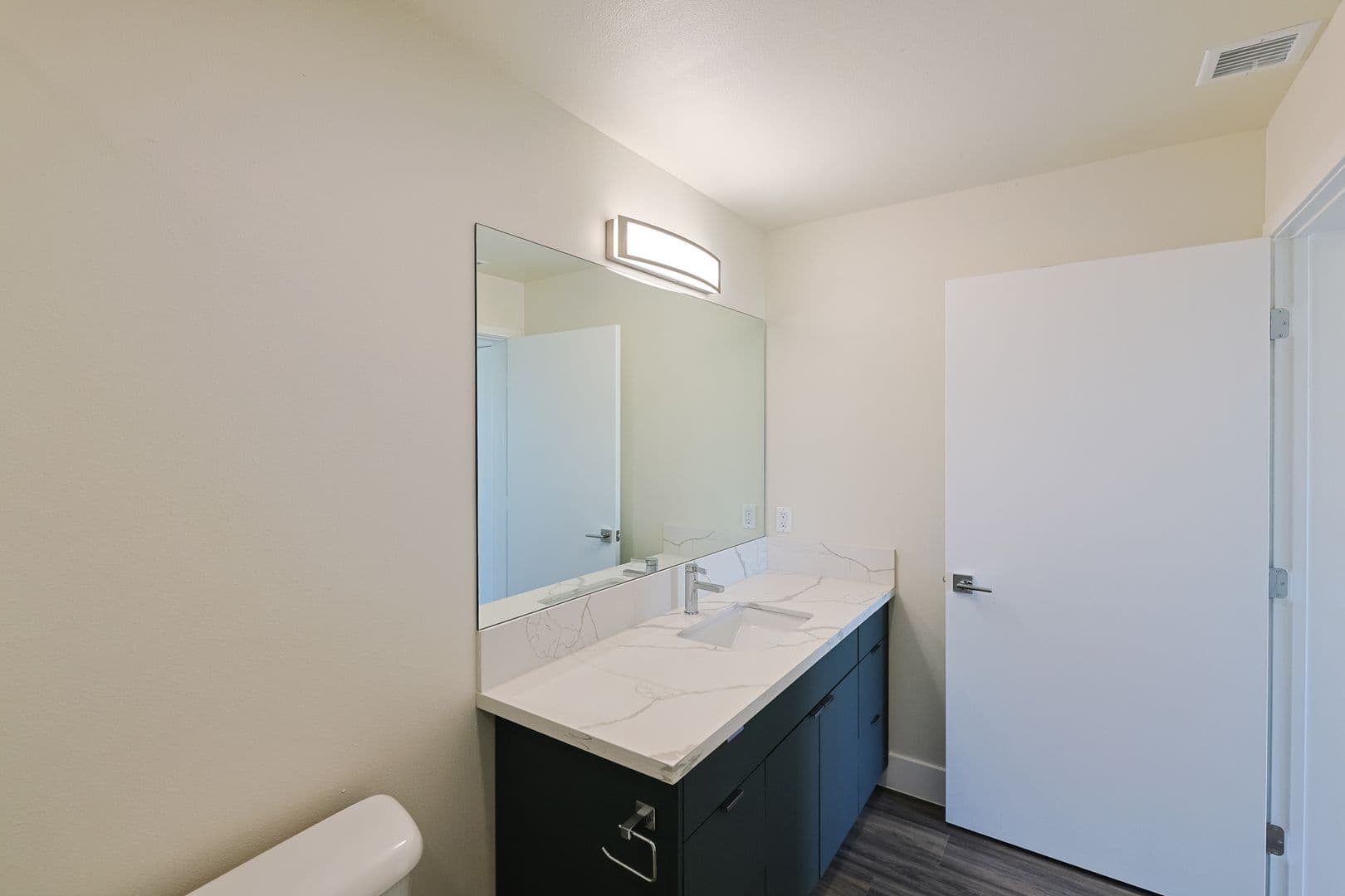 Los Angeles Apartment: 1037 Dewey Ave