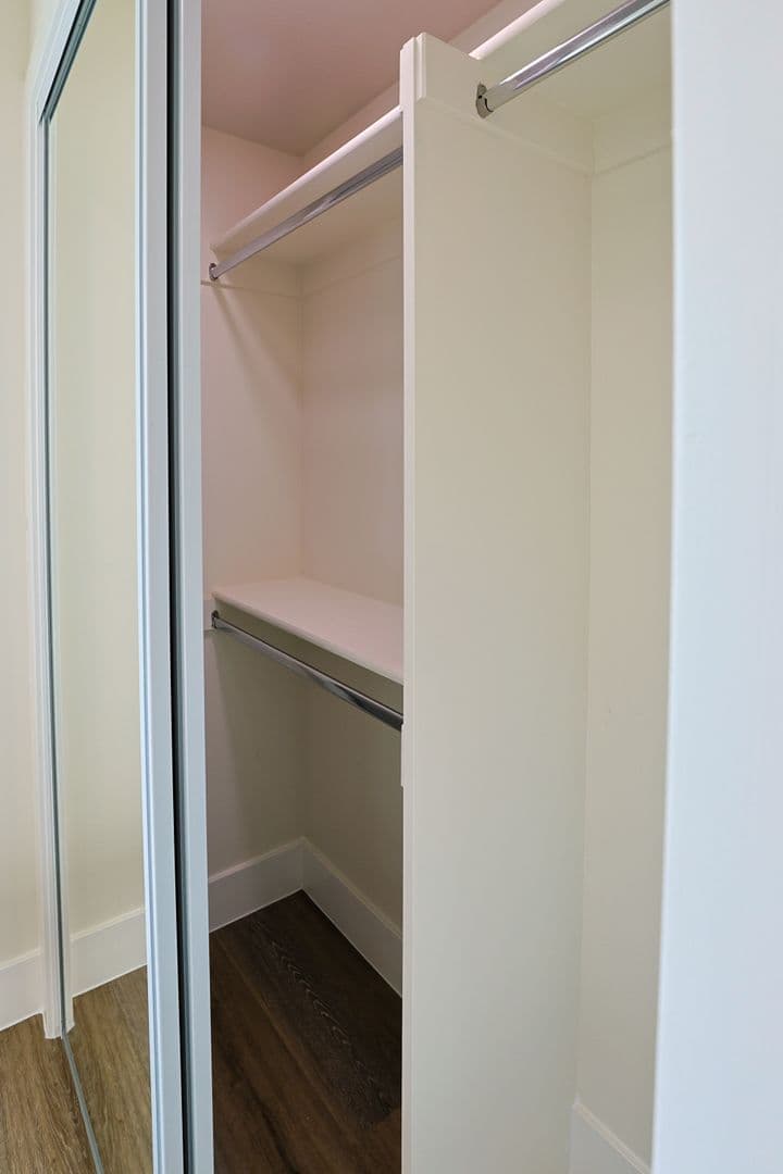 Los Angeles Apartment: 1422 W 29th St