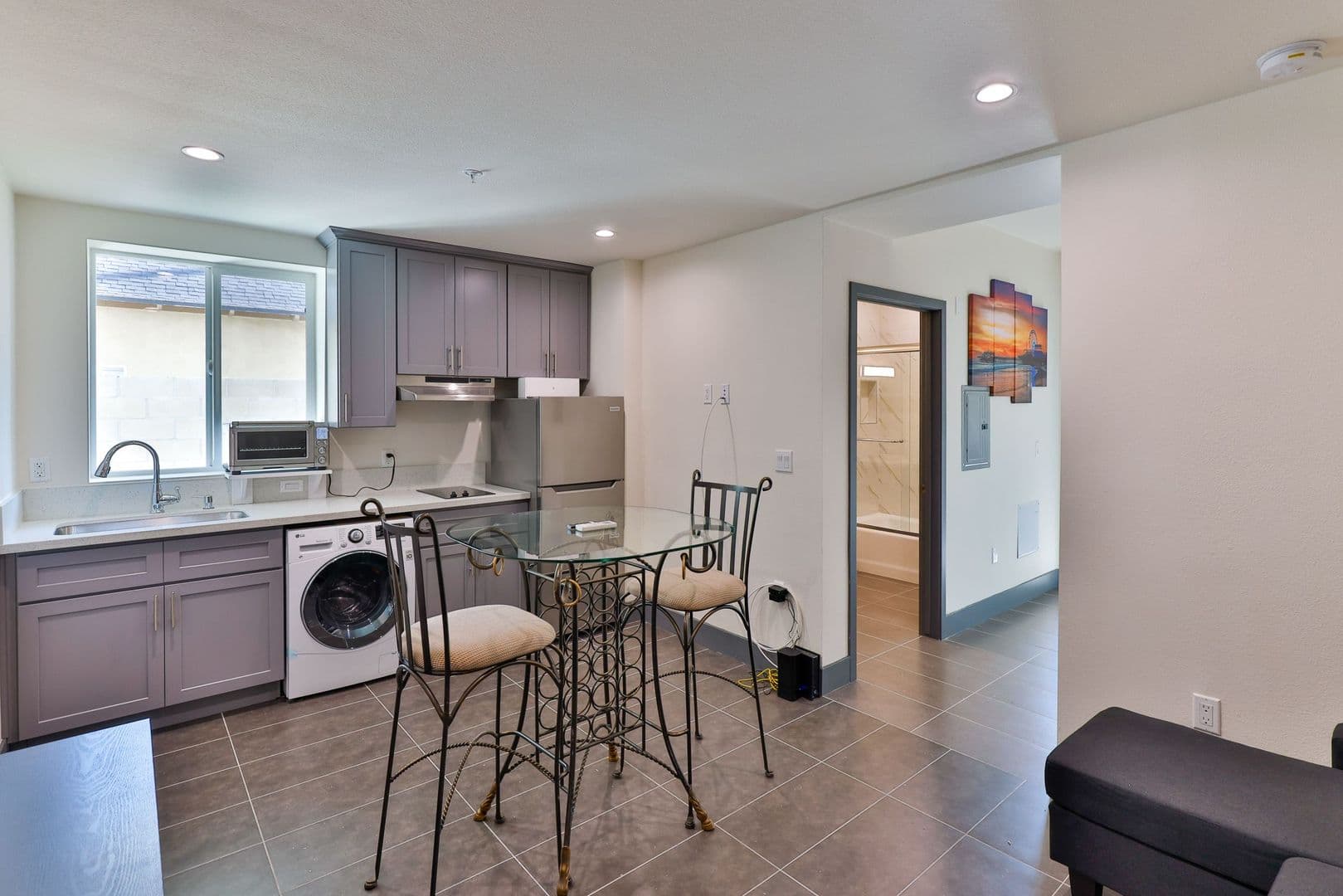 Los Angeles Apartment: 1155 W 36th Pl
