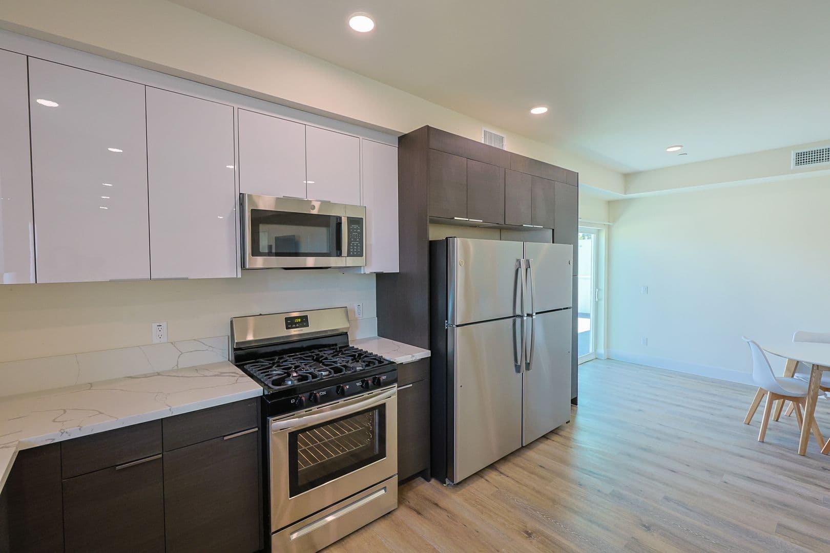 Los Angeles Apartment: 1189 W 37th Pl