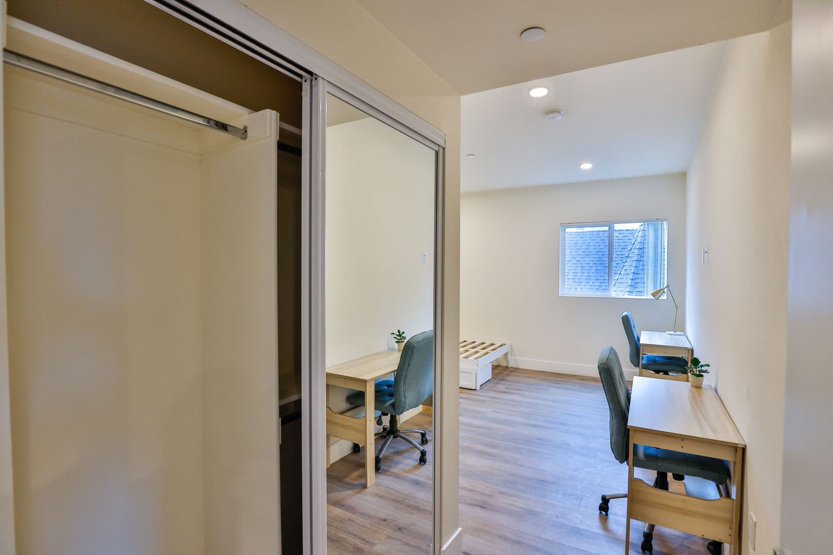Los Angeles Apartment: 1164 W 37th Pl