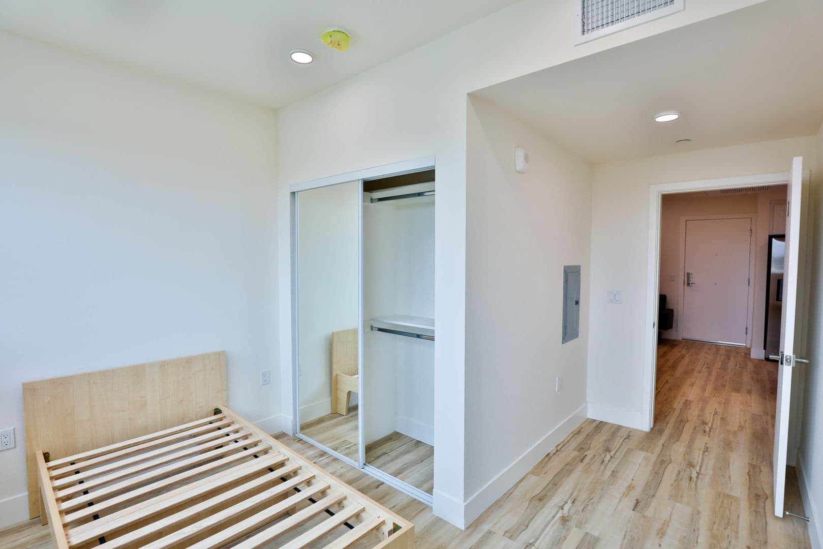 Los Angeles Apartment: 1421 W Adams Blvd