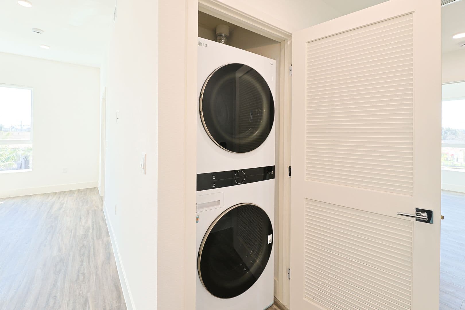 Los Angeles Apartment: 4000 Mont Clair St