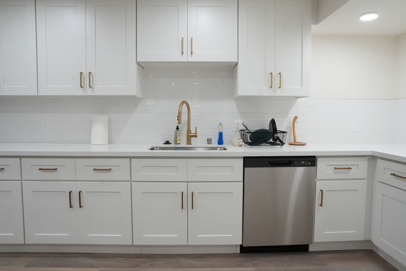 Los Angeles Apartment: 1352 W 29th St