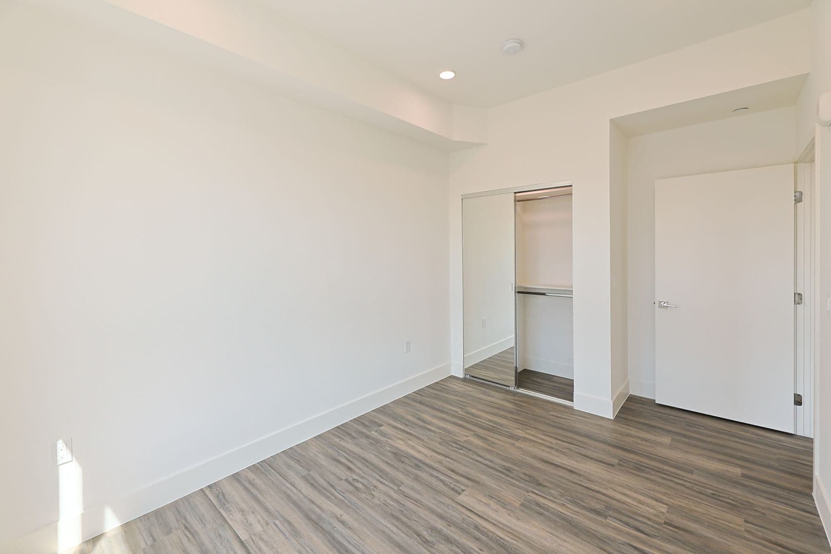 Los Angeles Apartment: 4000 Mont Clair St